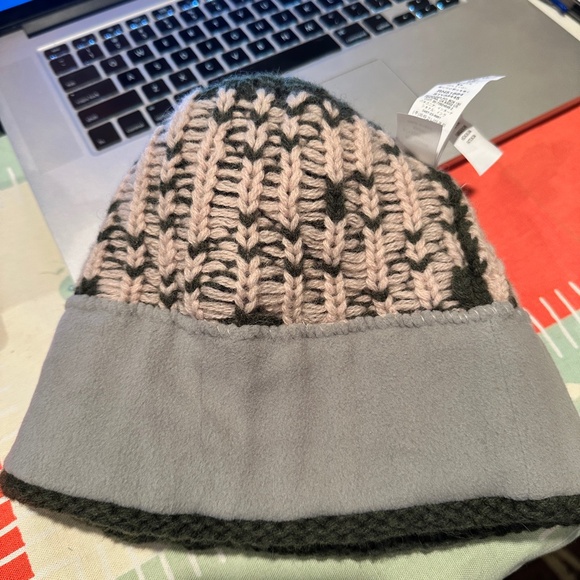 Patagonia Snowbelle Beanie - Picture 3 of 6